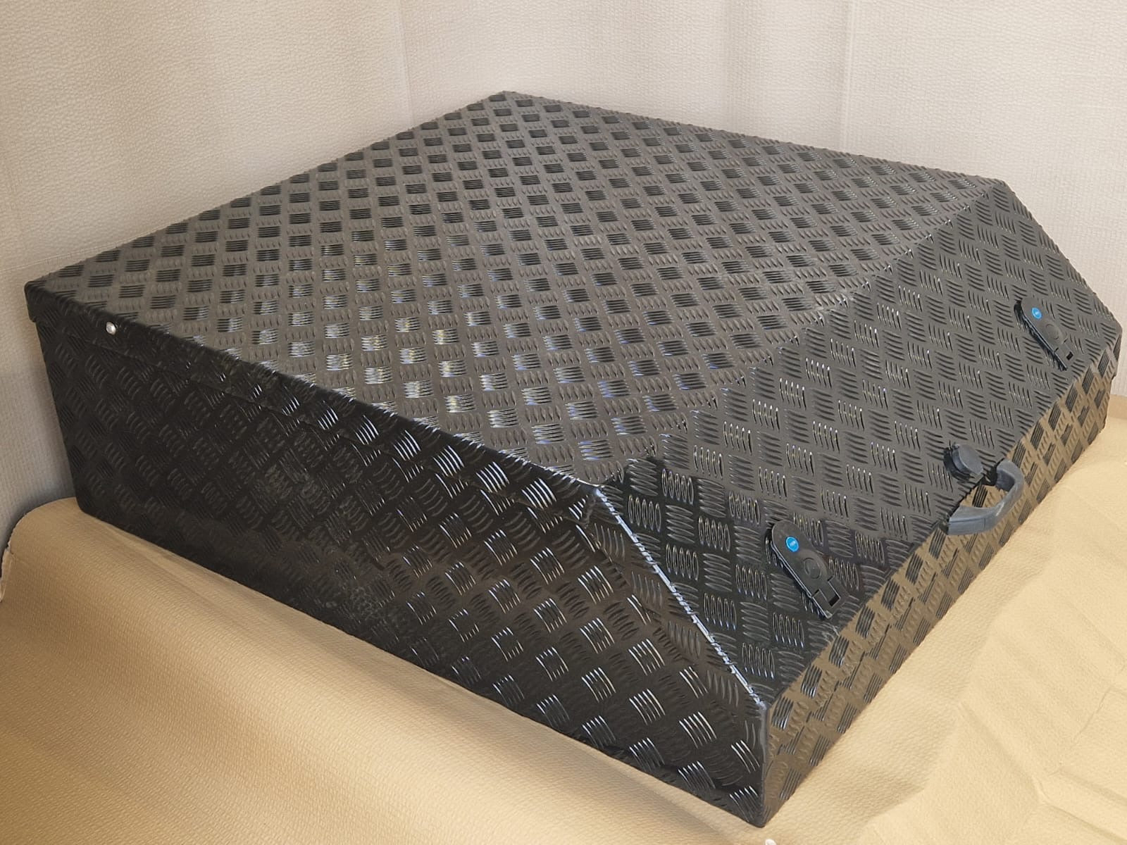Metaillic Box Metallics UK - Bespoke Steel and Aluminium Storage Boxes