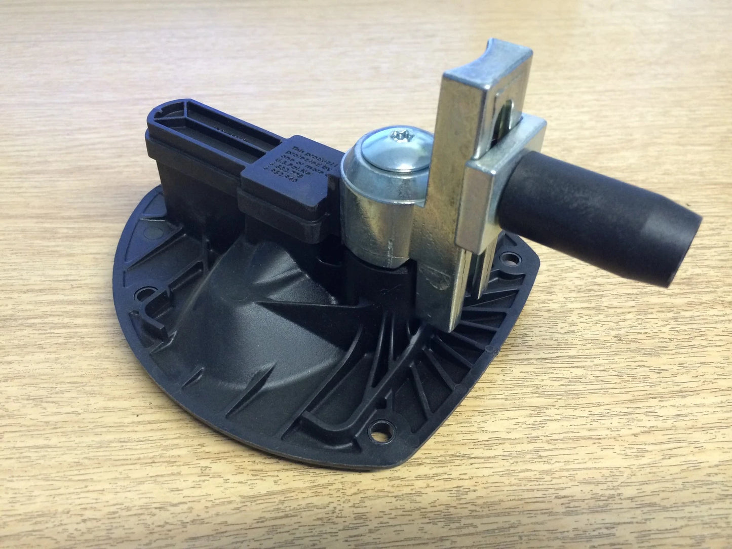 Drop tee T Vector compression handle with keyed lock